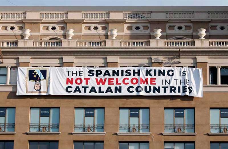 Pancarta contra el Rey, Cataluña