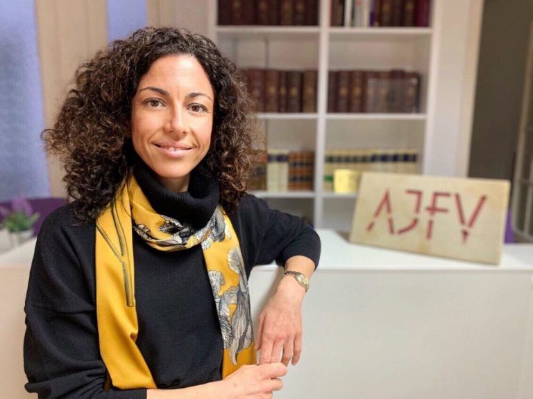 NUEVOS TIEMPOS, VIEJAS FORMAS, por Patricia Bezos